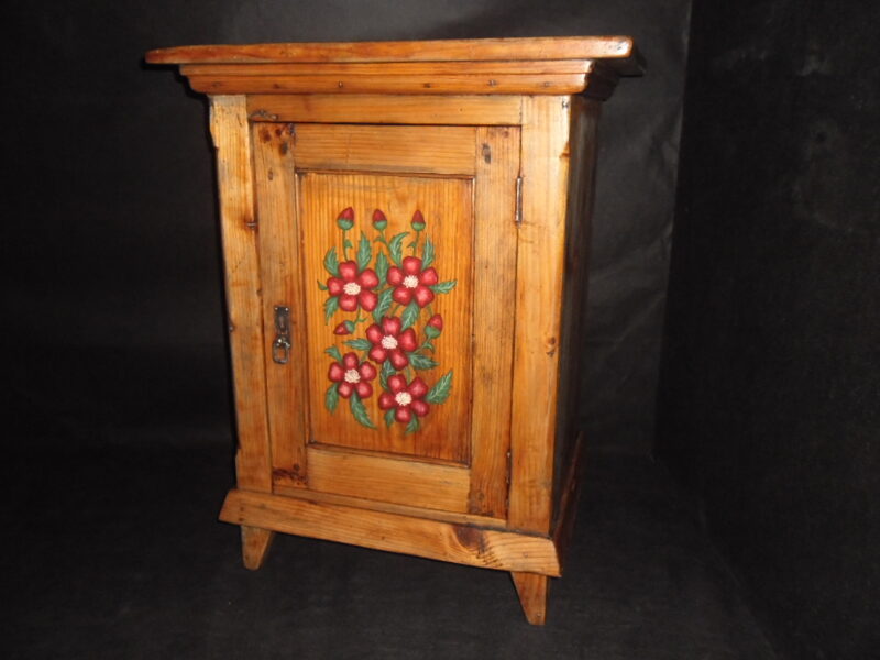 №17. Расписная тумбочка.