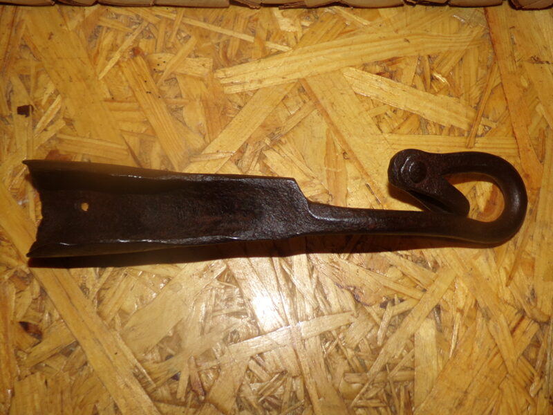 №152. Кованный инструмент для зацепа проволоки. Начало 20 века.