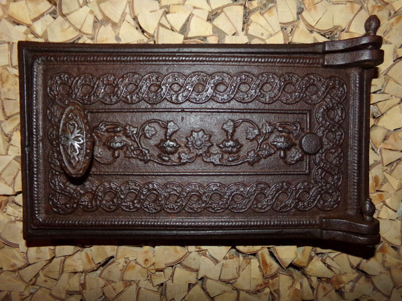 №26. Дверца с орнаментом. Чугун. Литье. Россия. Начало 20 века.