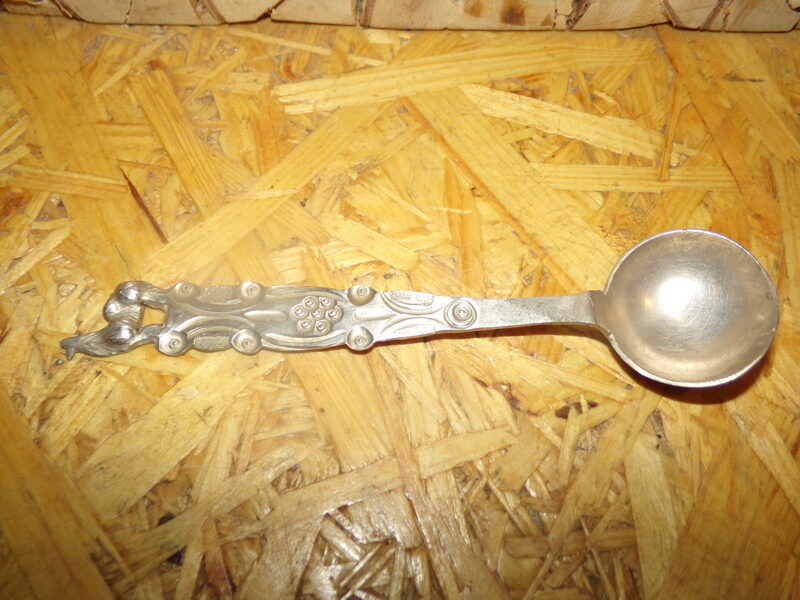 №52. Ложка с рельефным орнаментом.