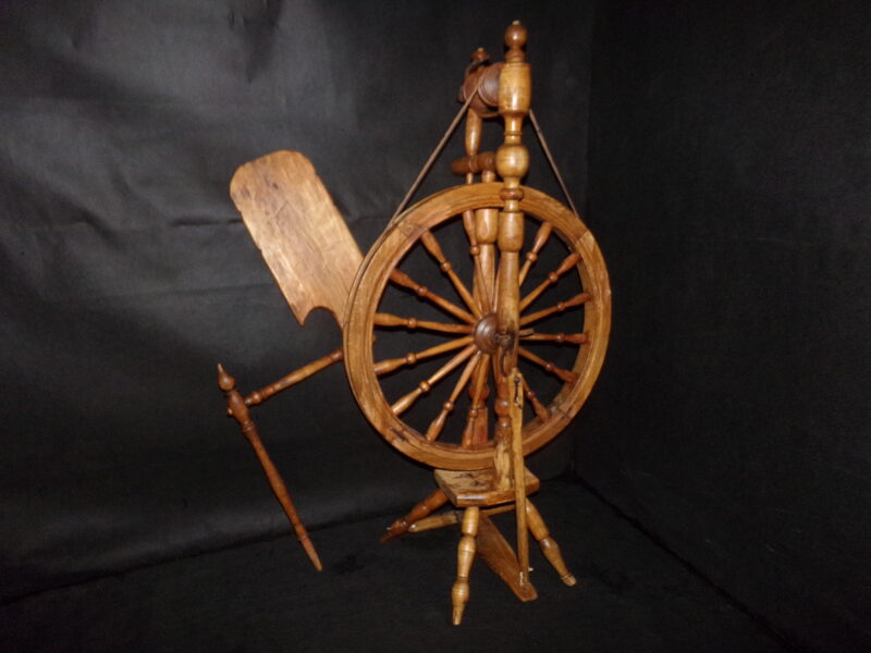 №39. Вертикальная прялка.