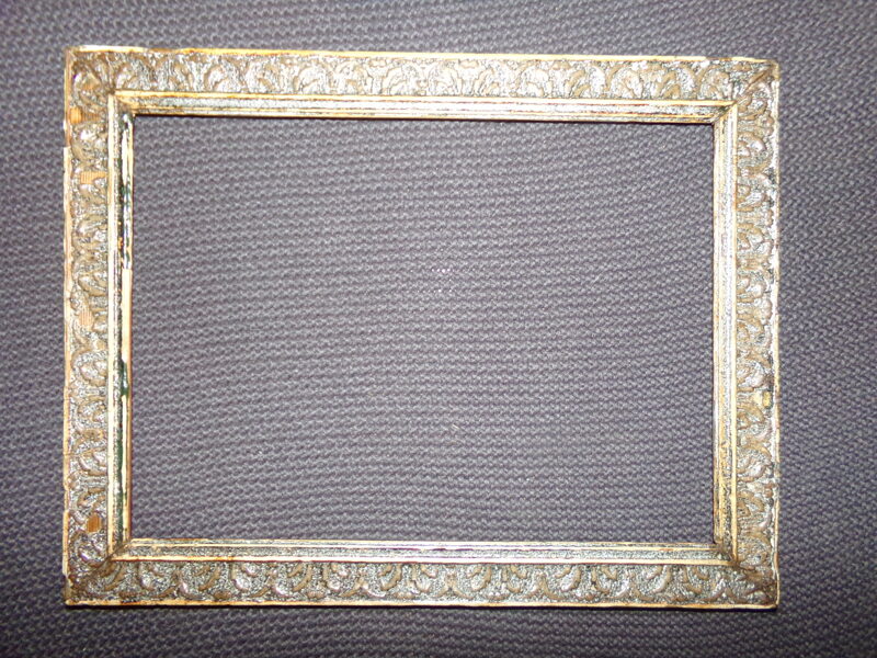 Лепная рамка. 19 век. Размер 31х40 см.