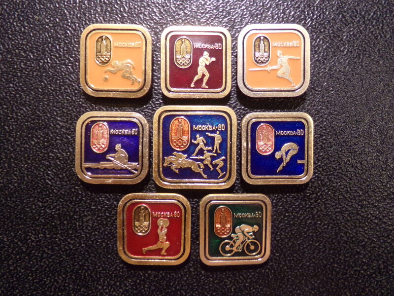 №32. 8 значков СССР. Москва-80.