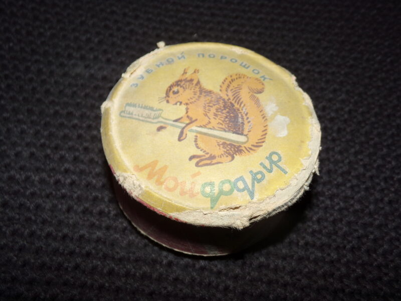 Зубной порошок "Мойдодыр". СССР. 1960-тые года.