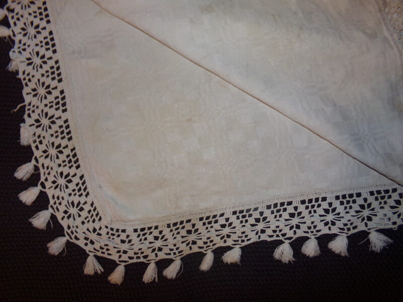№31. Старинная льняная скатерть с кружевным обрамлением. Восточная Латвия. Начало 20 века.