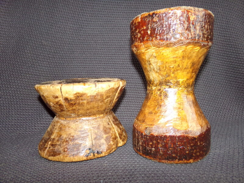 №74. Две большие деревянные катухи для ниток. Восточная Латвия. 19 век.