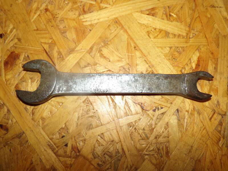 №92. Старинный рожковый ключ без маркировки.