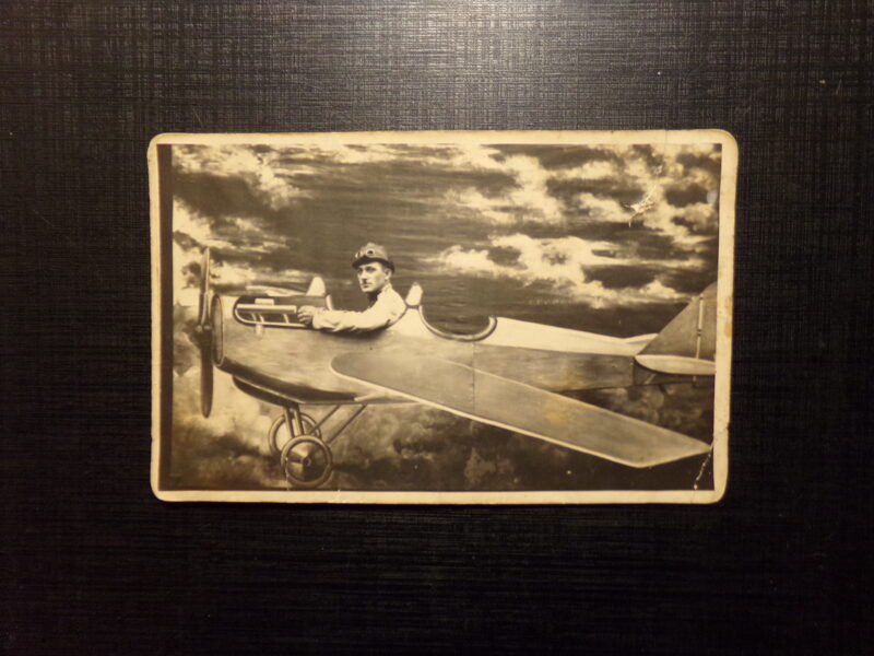№194. Фото в студии с декорацией. Самолет. Латвия. 1930-тые года.