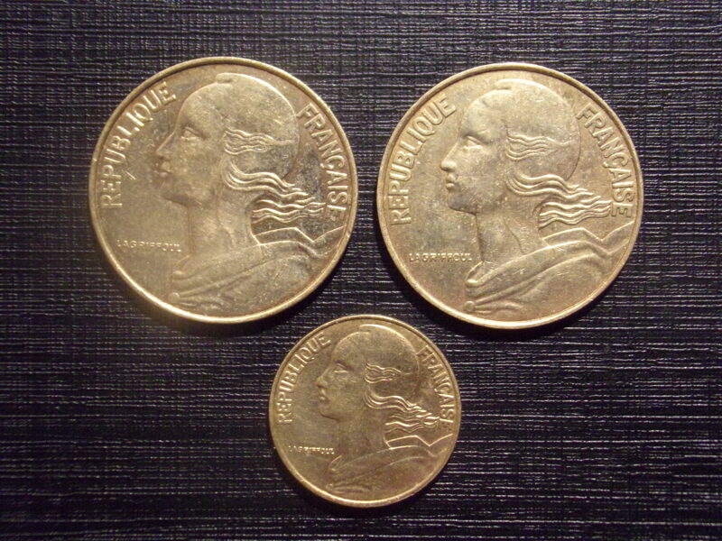 №103. 20 сантимов 1988 и 1997 год. 5 сантимов 1994 год. Франция.