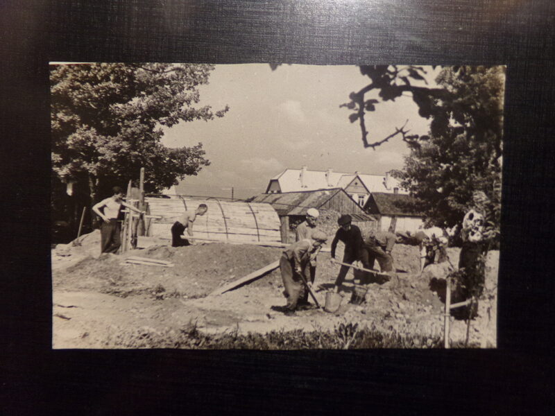 №311. Советская Латвия. Зилупе. Строительство погреба возле школы. 1950-тые года. Архив Дубровского Николая Андреевича.