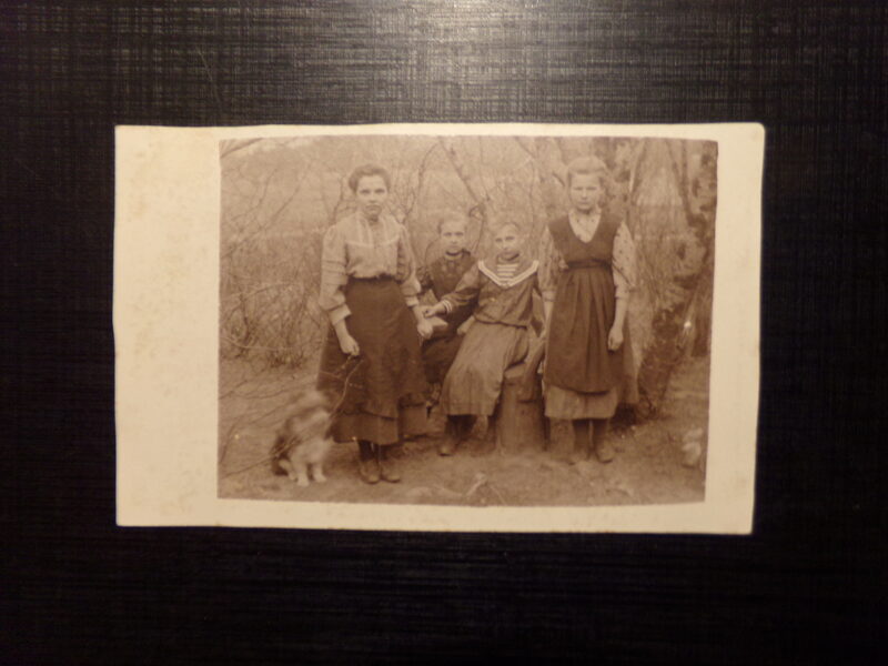 №157. Латвия. Начало 20 века. Семейный портрет.
