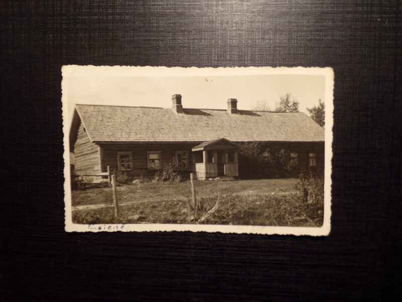 №74. Латвия. Поселок Пасиене. Лудзенский уезд. 1942 год.