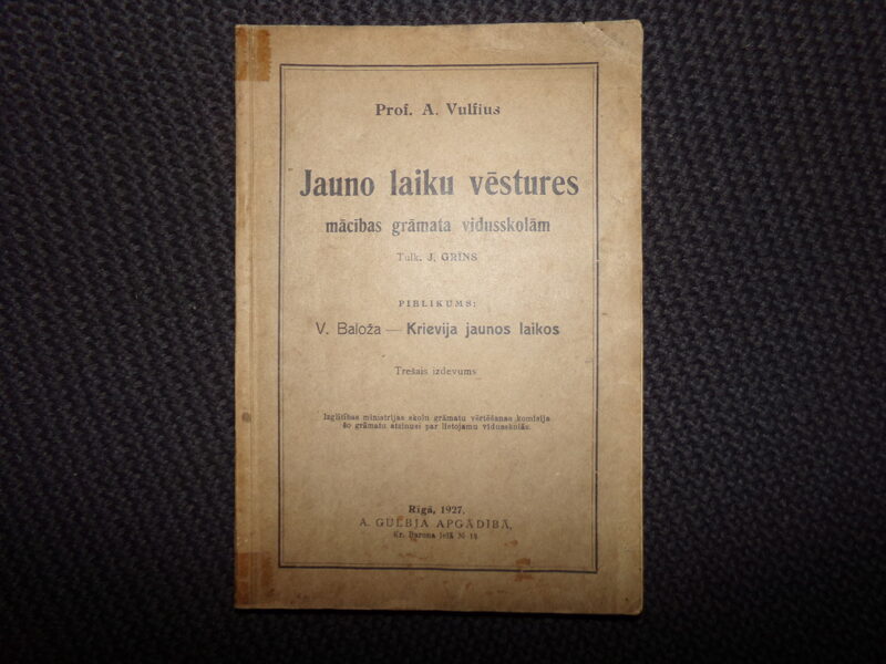 №227. История новых времен. Учебник. Рига. 1927 год. 177 страниц. На латышском языке. 