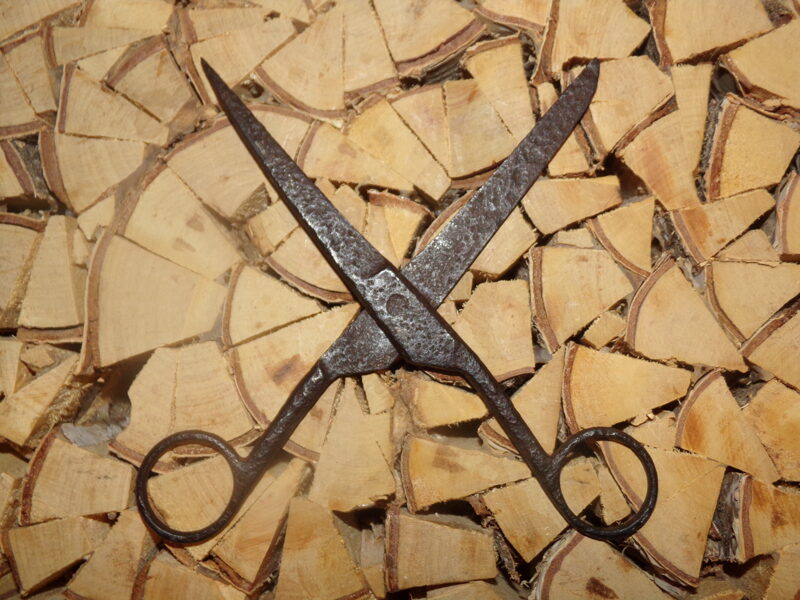 Старинные ножницы.