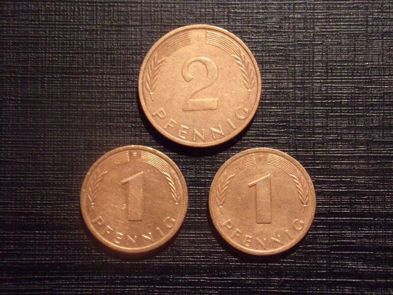№117. два пфеннинга 1974 год. один пфеннинг 1979 год. один пфеннинг 1982 год. Германия.