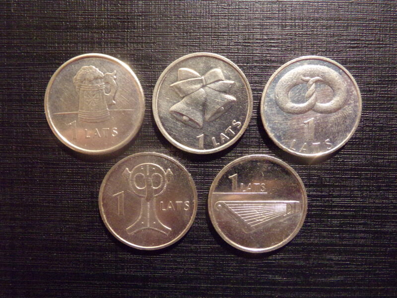 №132. Один лат. 2005-2013 года. Латвия.