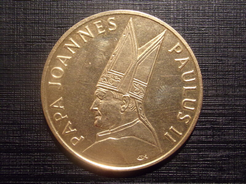 Памятная медаль выпущенная банком Балтия. Папа Иоан Павел второй. 1993 год. 