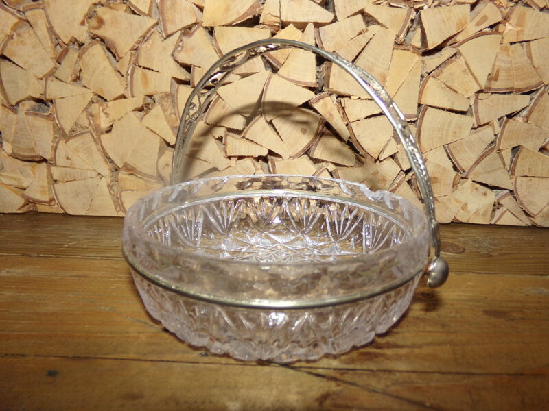 №45. Стеклянная ваза с металлической ручкой. СССР.