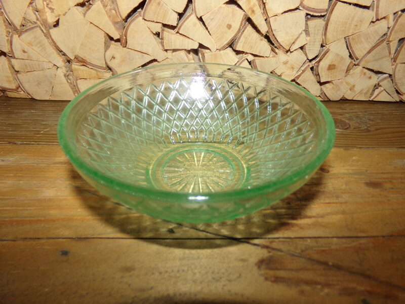 №65. Вазочка из зеленого стекла. СССР.