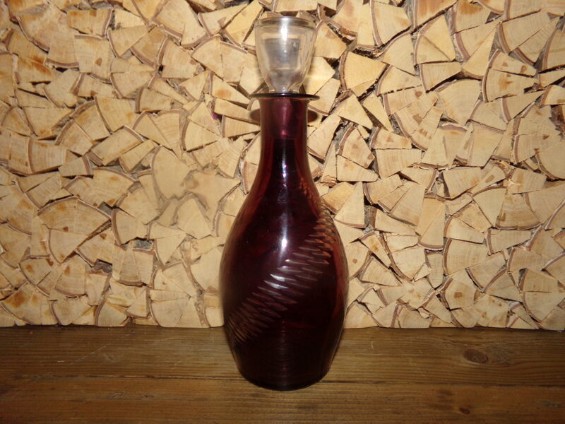 №75. Графин из красного стекла. СССР.