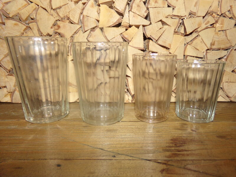 №80. Четыре граненых стакана. Вместимость 180 мл. и 100 мл. СССР.