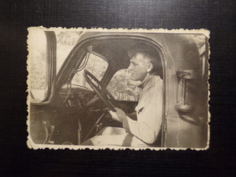 №319. Советская армия. Солдат в кабине грузовика. 1960-тые года.