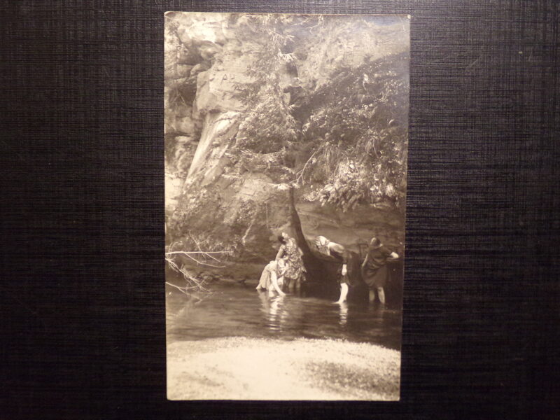 №298. Девушки на природе. Латвия. 1930 год.