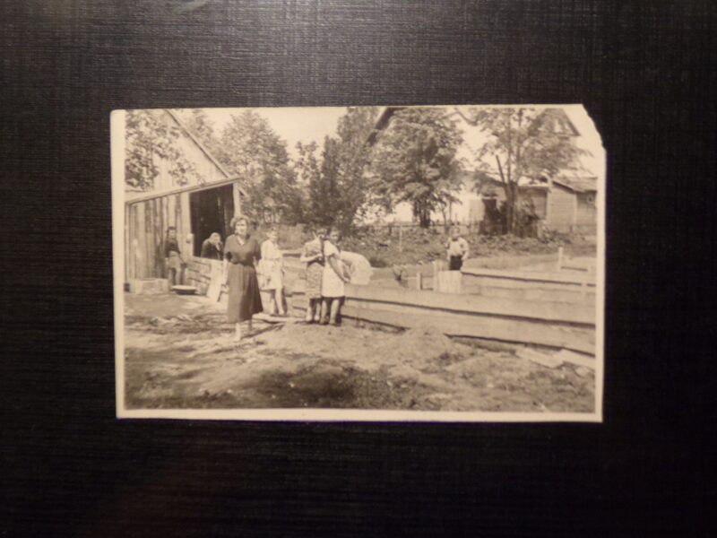 №321. Советская Латвия. Зилупе. Птичник возле школы. 1960 год. Архив Дубровского Николая Андреевича.