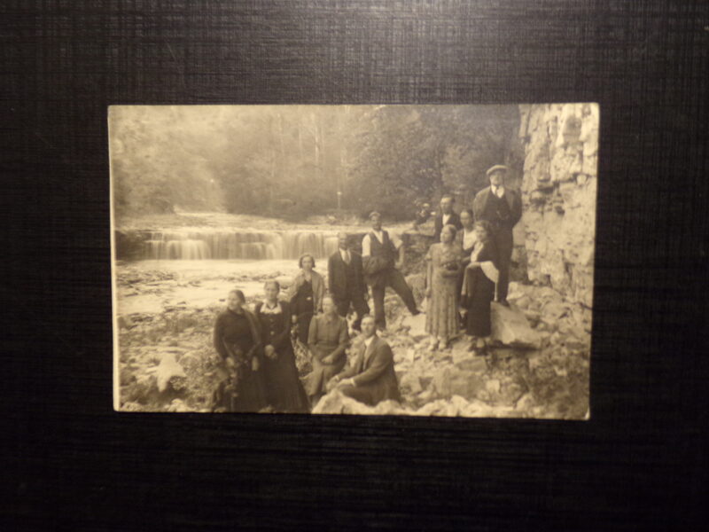 №277. Латвия. Экскурсия у водопада возле Кокнесе. 1930-тые года.