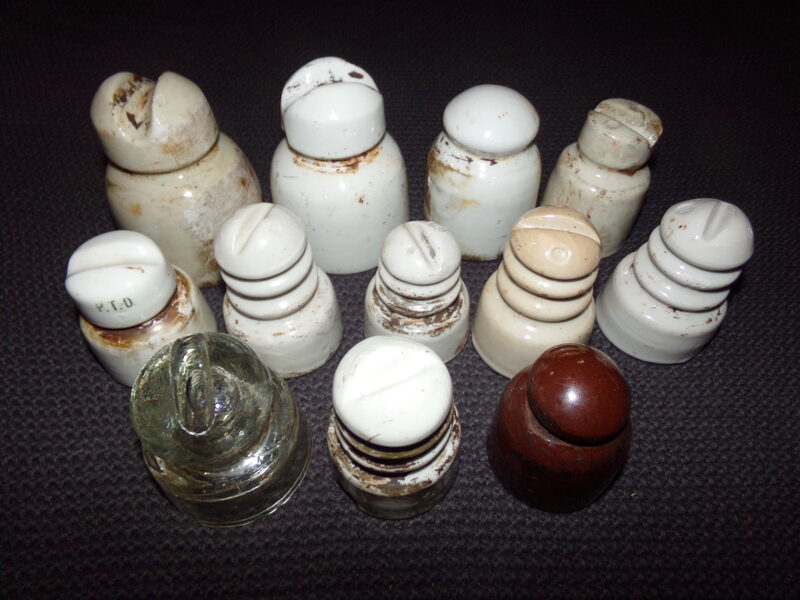 №20. 12 старинных электроизоляторов различной формы.