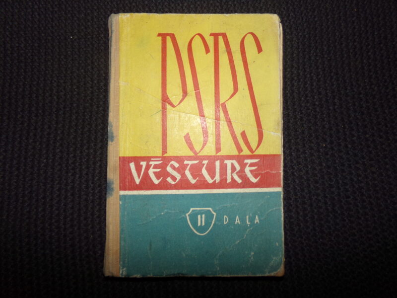 №136. История СССР. 2 часть. Учебник для 9 класса. На латышском языке. Рига. 1963 год. 280 страниц.