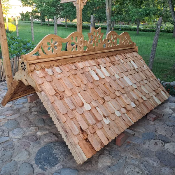 Jumtiņš žāvētavai. Izmēri - garums 226 cm, platums 170 cm, augstums 115 cm