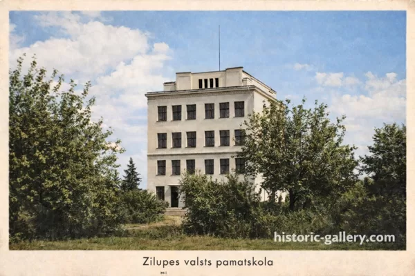 20. gs. 30. gadi. Krāsainā versija.